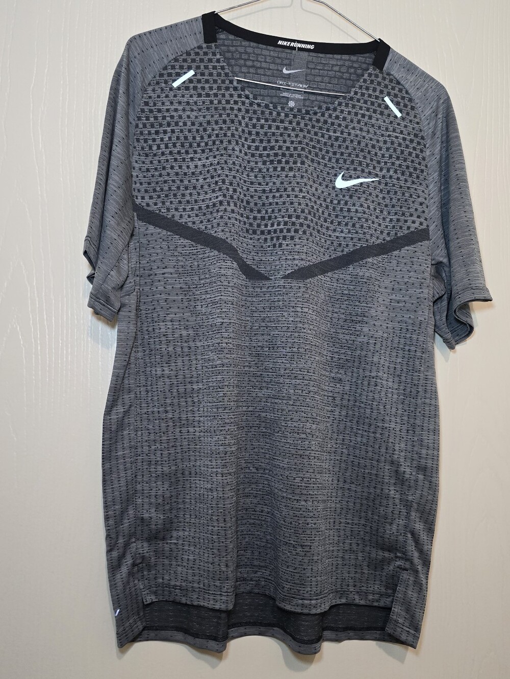 NIKE Tech Knit Dri-FIT ADV Running Shirt Mens Size MEDIUM Grey DM4753-010 New